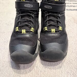 KEEN Kids size 11 Waterproof Hiking Boots